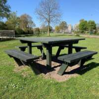 Picknicktafel van gerecycled kunstgras