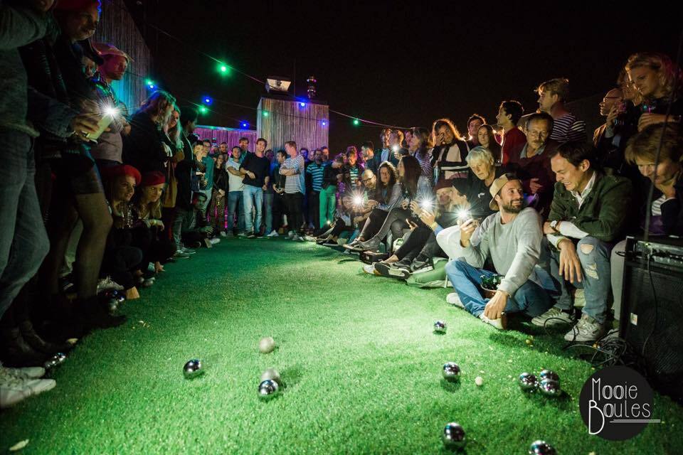 Jeu de boules op het kunsgras