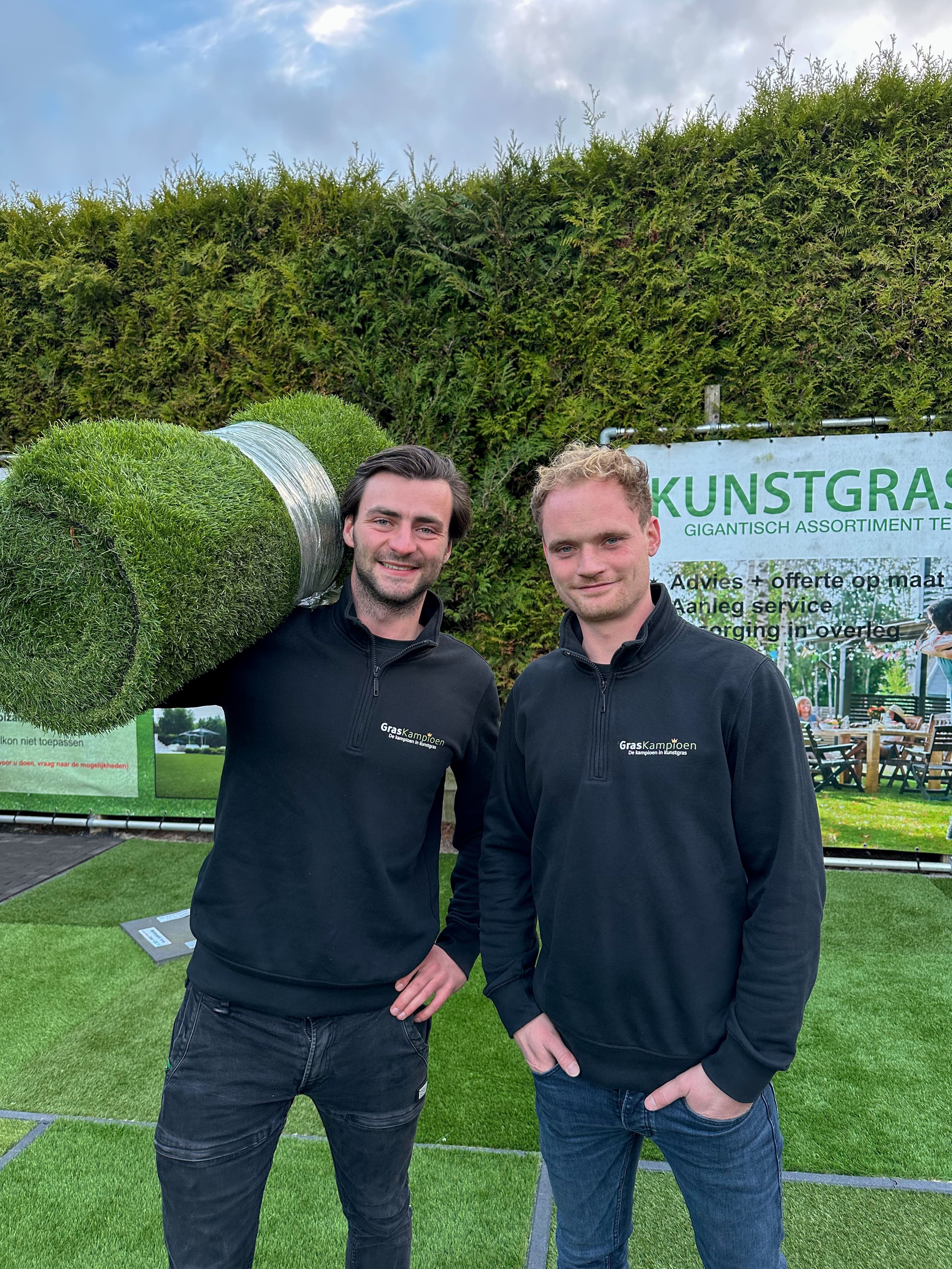 Stan en Koen - Graskampioen en Onlinekunstgrasshop