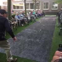 Jeu de boules spelen in het zorgcentrum